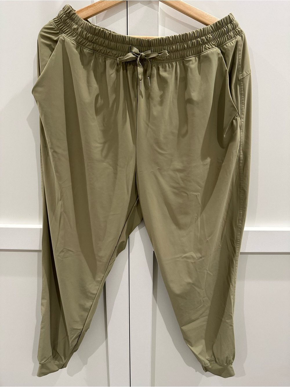 Old Navy Sleektech Go-Dry Light Olive/Lizard Green Drawstring Jogger Pants